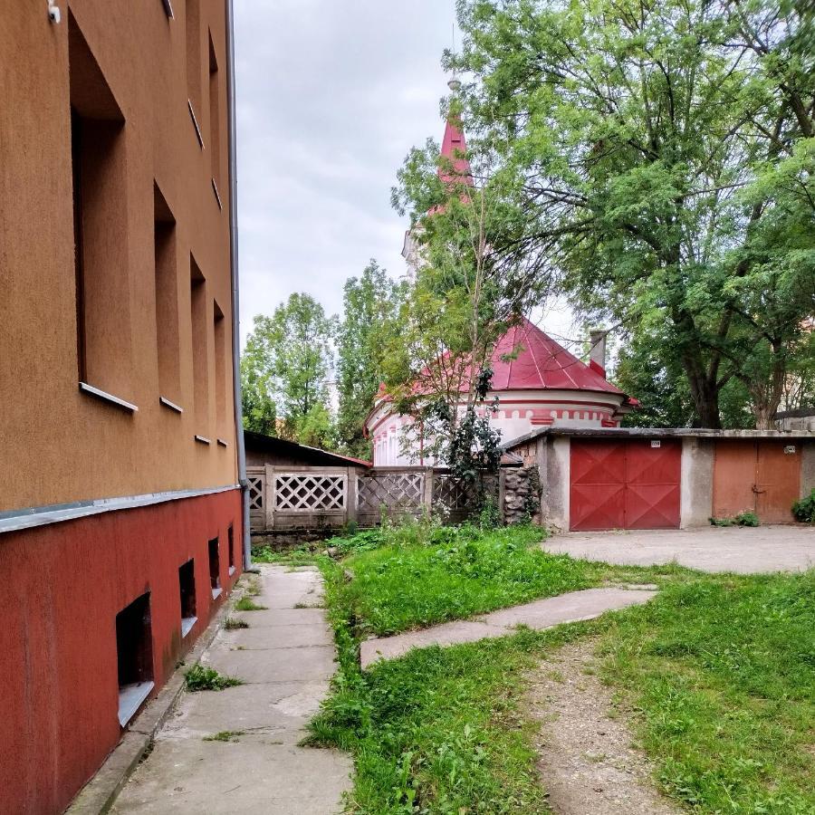 Apartament Camelia Petroşani エクステリア 写真